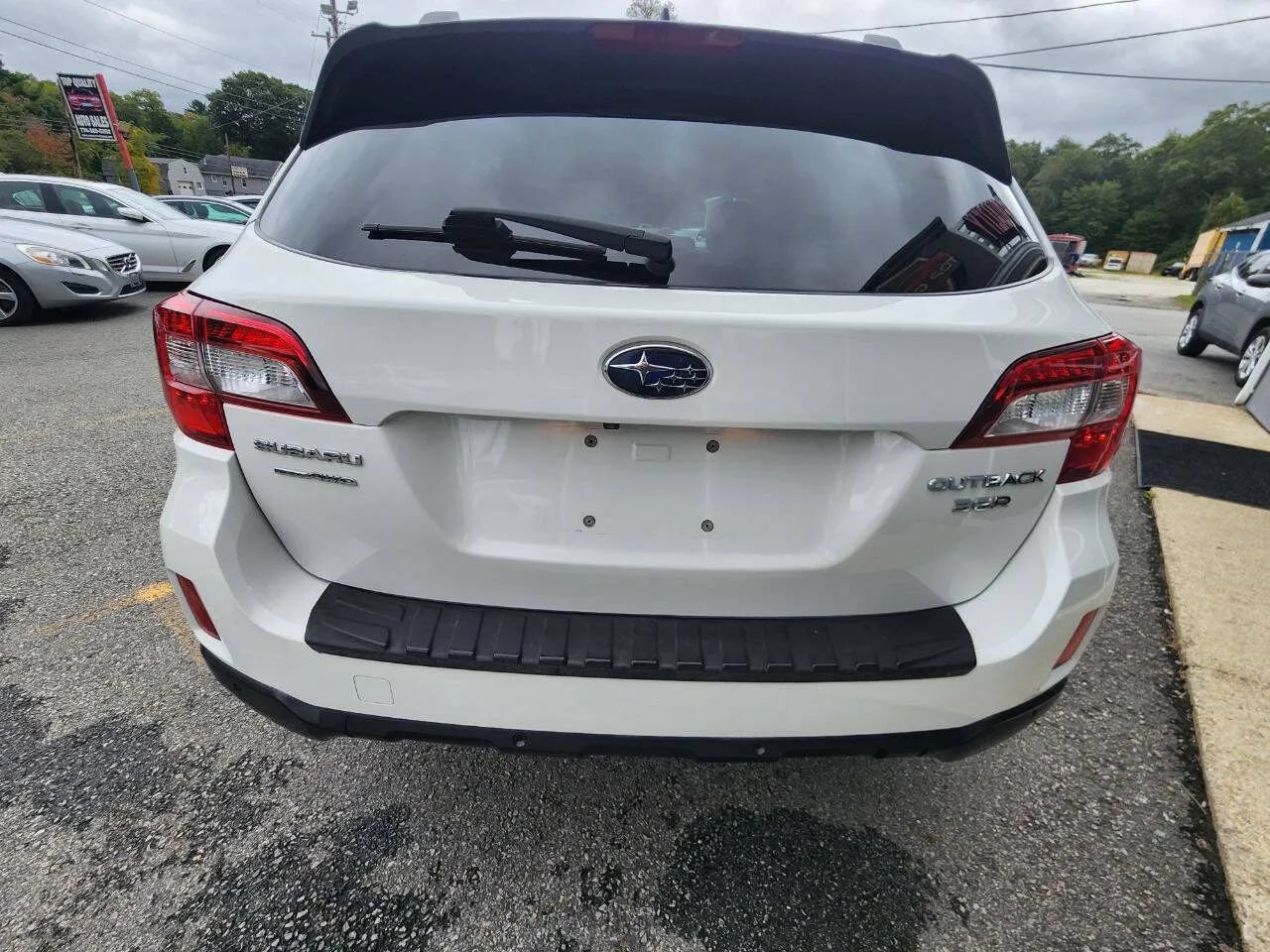 Used 2017 Subaru Outback 3.6R Limited AWD/4WD image 6