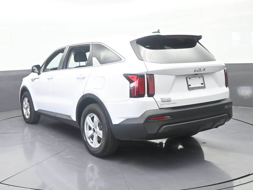 Used 2023 Kia Sorento LX FWD image 4
