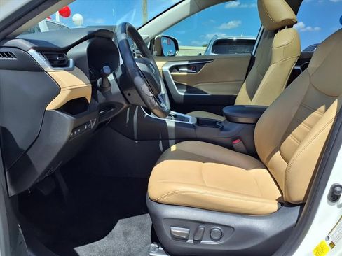 Used 2020 Toyota RAV4 XLE Premium FWD image 12