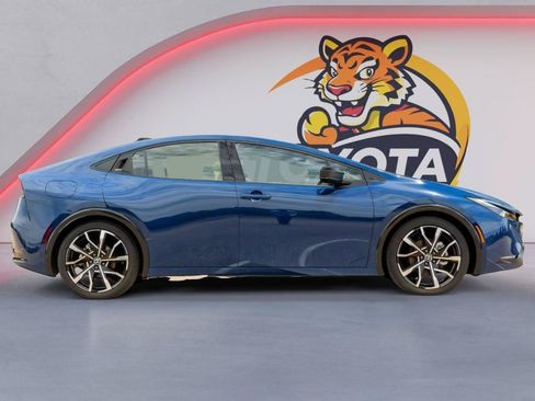 New 2026 Toyota Prius Plug-In Hybrid FWD image 4