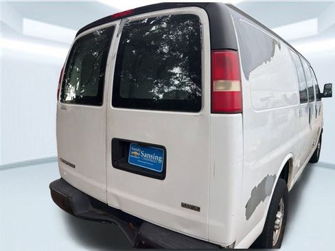 Used 2010 Chevrolet Express 2500 image 12