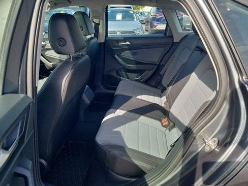 Certified 2025 Volkswagen Jetta SE w/ Sunroof Package FWD image 12