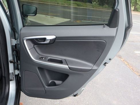 Used 2010 Volvo XC60 T6 AWD/4WD image 24