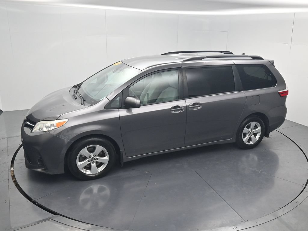 Used 2019 Toyota Sienna LE w/ Carpet Mat Package FWD image 42