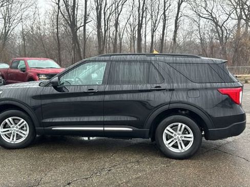 Certified 2022 Ford Explorer XLT w/ Equipment Group 202A image 5