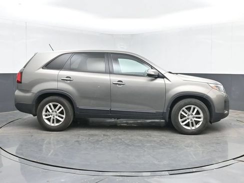 Used 2015 Kia Sorento LX FWD image 11