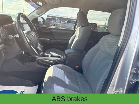 Used 2020 Toyota Tacoma SR5 AWD/4WD image 15