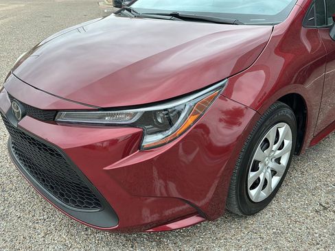 Used 2025 Toyota Corolla LE image 9