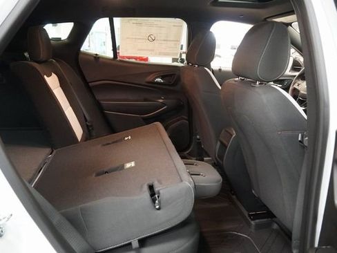 New 2026 Chevrolet Trax RS w/ Sunroof Package image 28