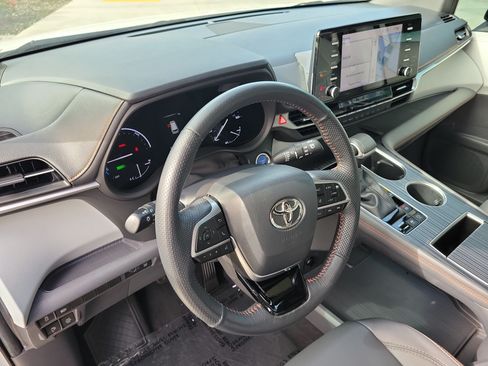 Used 2022 Toyota Sienna XSE FWD image 29