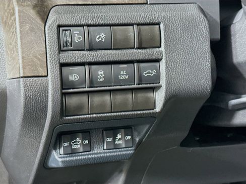 Certified 2025 Toyota Tacoma Limited AWD/4WD image 10