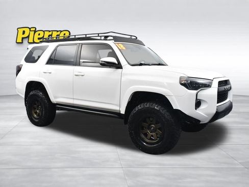 Used 2018 Toyota 4Runner SR5 Premium image 3