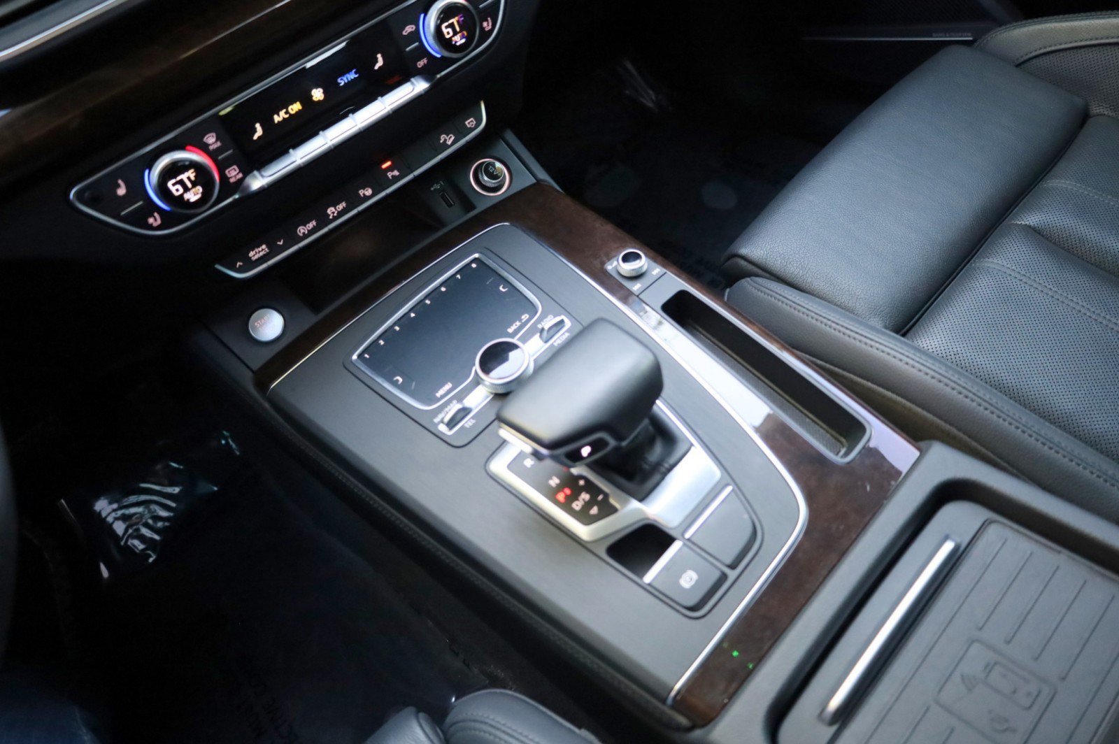 Used 2020 Audi Q5 Prestige AWD/4WD image 24