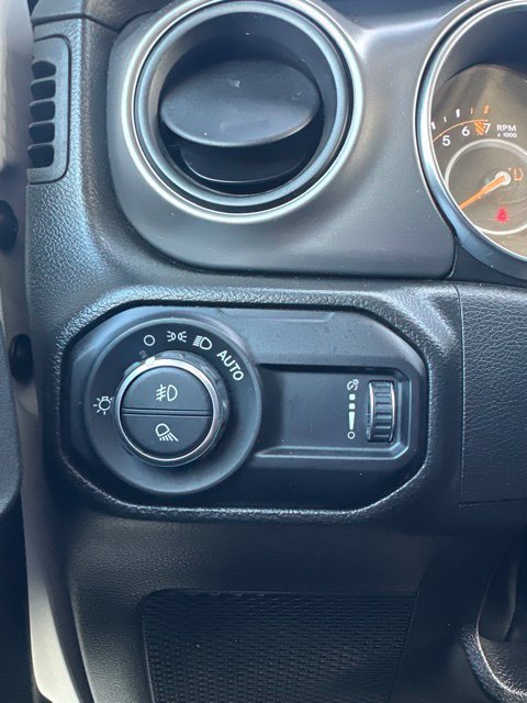 Used 2023 Jeep Gladiator Sport AWD/4WD image 29