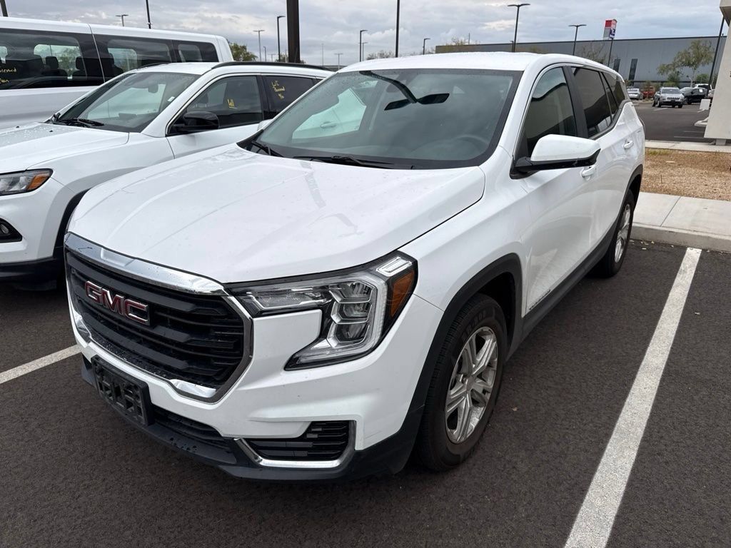 Used 2024 GMC Terrain SLE FWD image 2