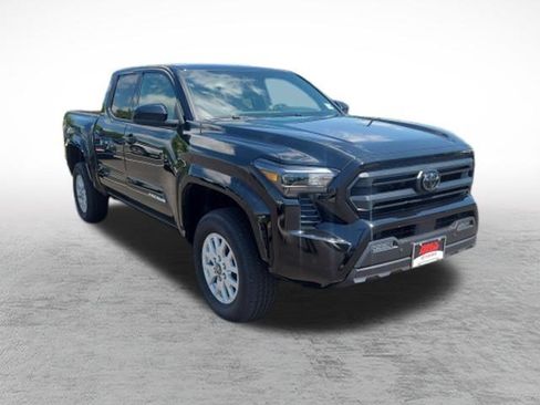 Certified 2025 Toyota Tacoma SR5 w/ SR5 Upgrade Package AWD/4WD image 3