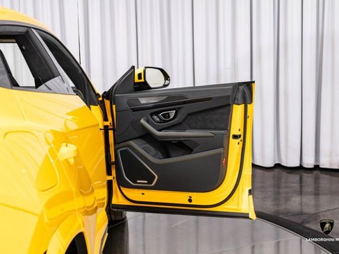 Used 2023 Lamborghini Urus S image 38