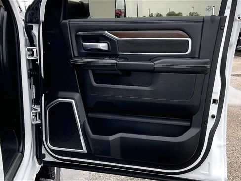 Used 2022 RAM 2500 Laramie AWD/4WD image 29