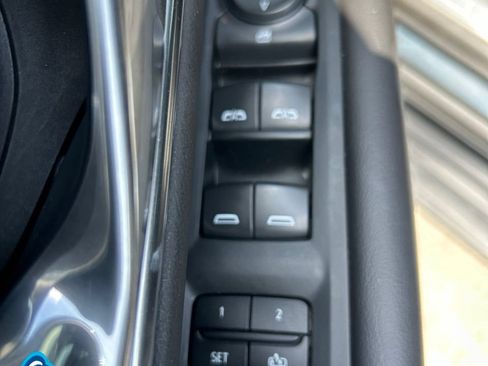 Used 2021 Chevrolet Tahoe LT AWD/4WD image 17
