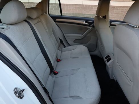 Used 2016 Volkswagen Golf S image 22