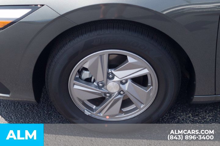 Used 2026 Hyundai Elantra SE FWD image 11