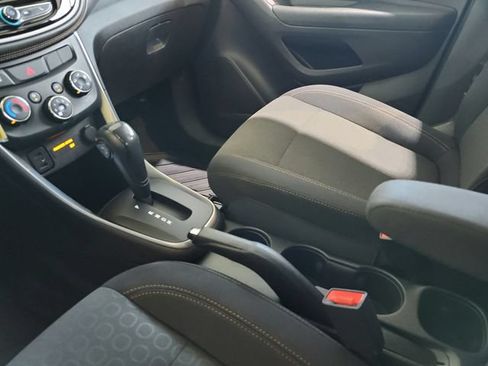 Used 2020 Chevrolet Trax LS w/ Tint and Cruise Package FWD image 10
