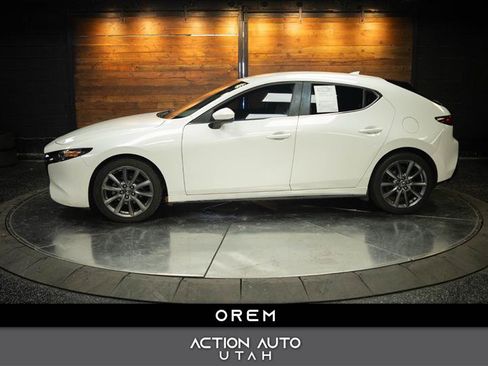 Used 2020 MAZDA MAZDA3 Hatchback w/ Preferred Package FWD image 1