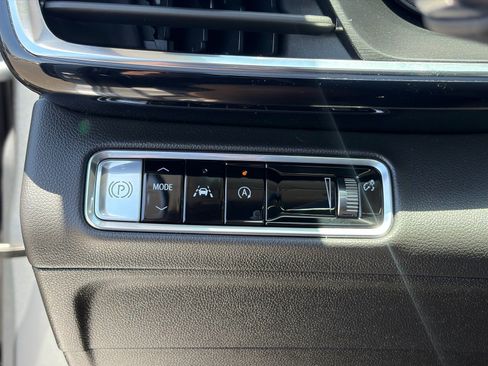 Used 2025 Buick Envision Preferred AWD/4WD image 25