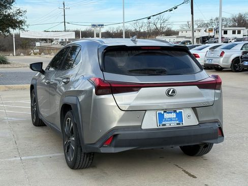Used 2021 Lexus UX 200 w/ Premium Package image 3