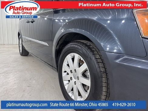Used 2013 Chrysler Town & Country Touring image 46