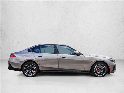 Used 2026 BMW 550e xDrive w/ Executive Package AWD/4WD image 4