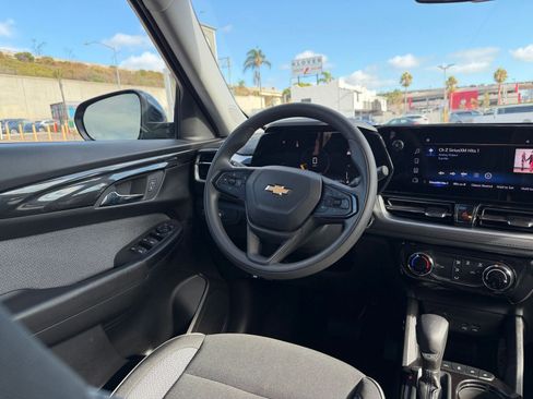 Used 2025 Chevrolet TrailBlazer LT image 32