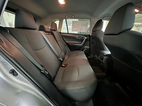 Used 2021 Toyota RAV4 LE image 17