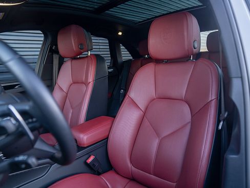 Used 2025 Porsche Macan image 5