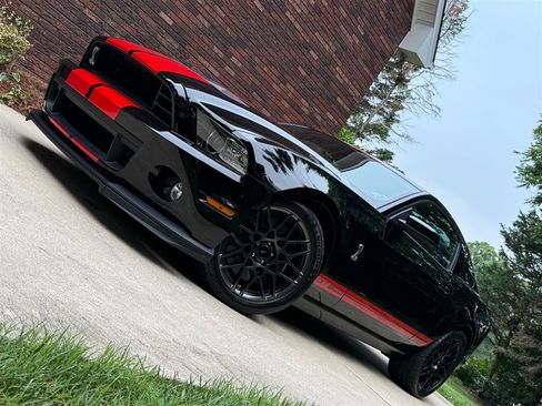 Used 2013 Ford Mustang Shelby GT500 RWD image 4