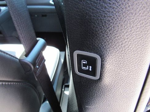 Used 2025 Chrysler Pacifica Select FWD image 35