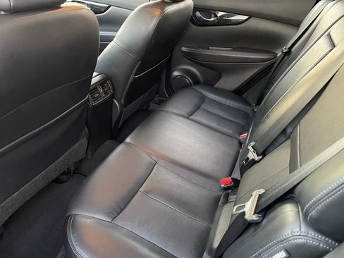 Used 2022 Nissan Rogue Sport SL w/ Premium Package image 11