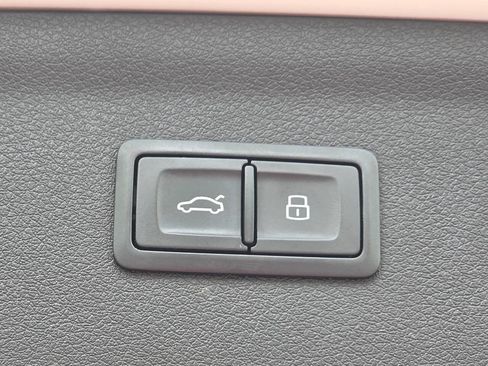 Used 2018 Audi Q3 2.0T Premium w/ Convenience Package image 38