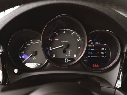 Used 2025 Porsche Macan image 22