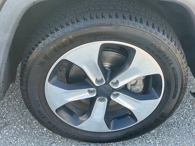 Used 2018 Jeep Compass Latitude w/ Popular Equipment Group FWD image 29