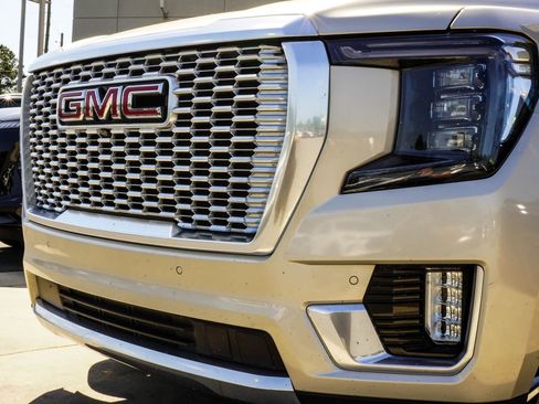 Used 2021 GMC Yukon XL Denali RWD image 2