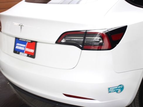 Used 2023 Tesla Model 3 Standard Range image 3