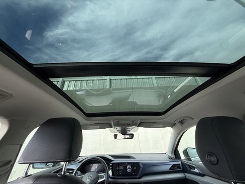 Used 2024 Volkswagen Taos SE image 8