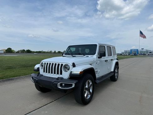 Used 2021 Jeep Wrangler Unlimited Sahara AWD/4WD image 9