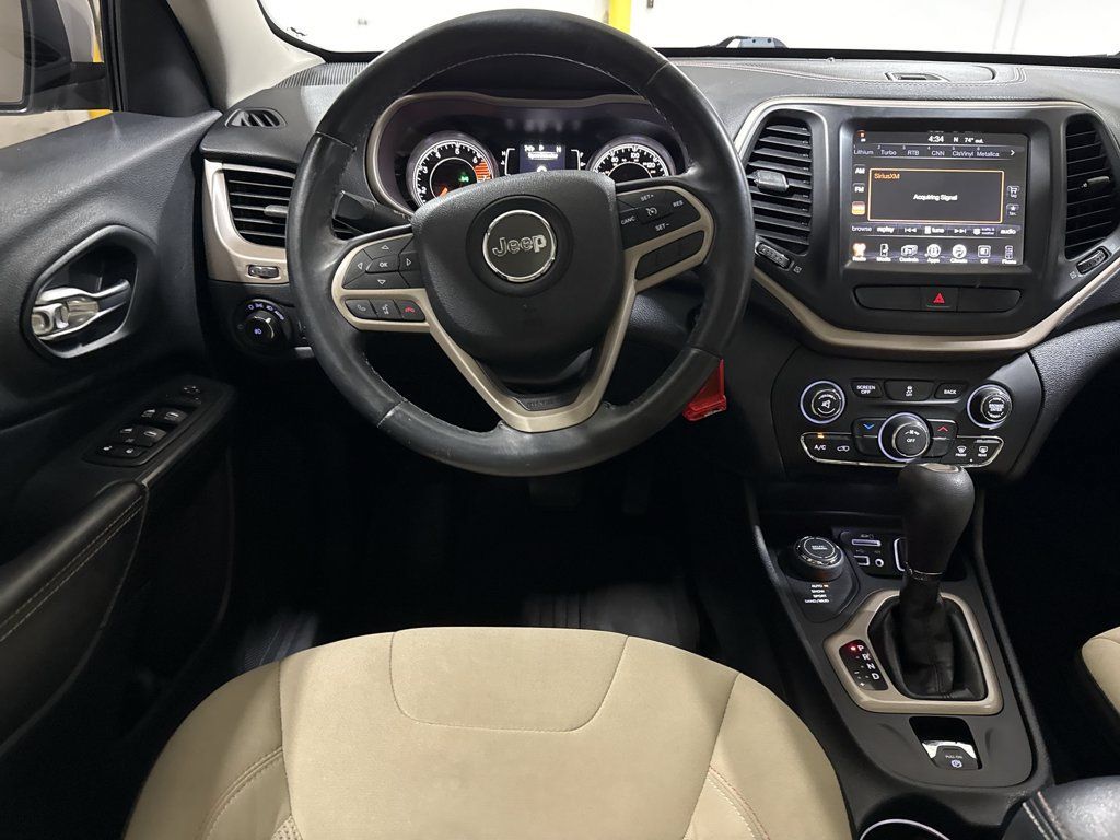 Used 2017 Jeep Cherokee Latitude w/ Comfort & Sound Group AWD/4WD image 11