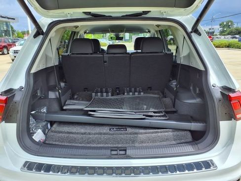 Used 2023 Volkswagen Tiguan SE FWD image 12