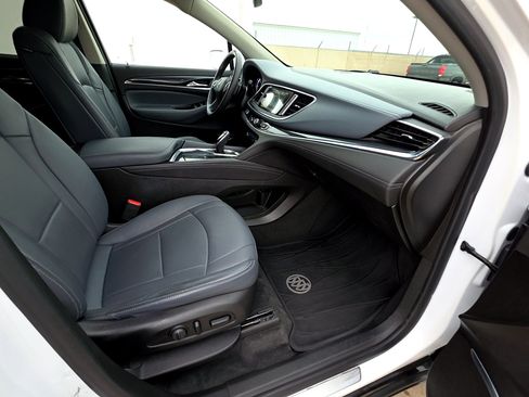 Used 2019 Buick Enclave Essence image 14