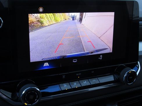 Used 2024 Chevrolet Colorado LT image 31