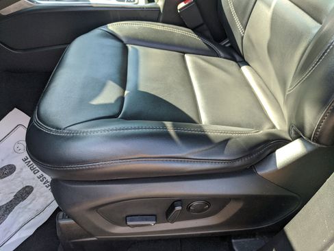 Certified 2022 Ford Explorer XLT w/ Equipment Group 202A image 23