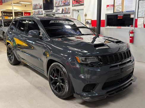 Used 2018 Jeep Grand Cherokee Trackhawk image 3